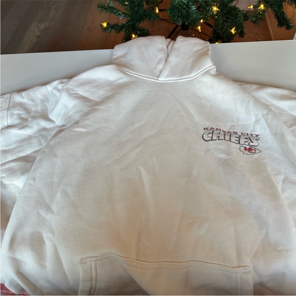 Abercrombie & Fitch White Graphic Hoodie - Picture 3 of 4